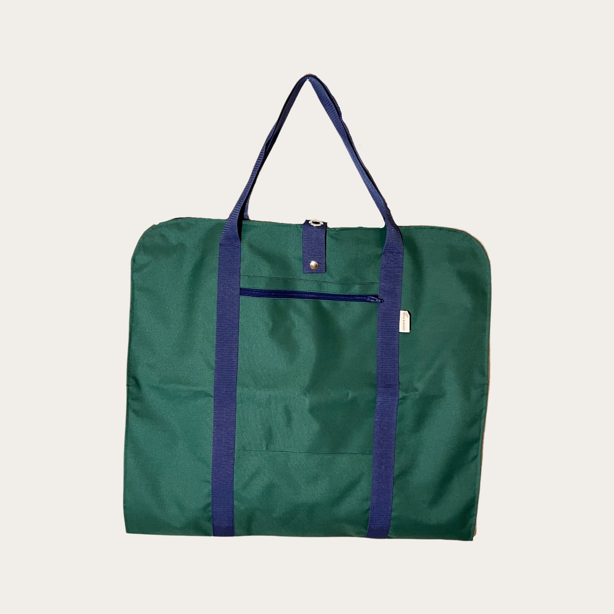 Kleidersack in dk.grün