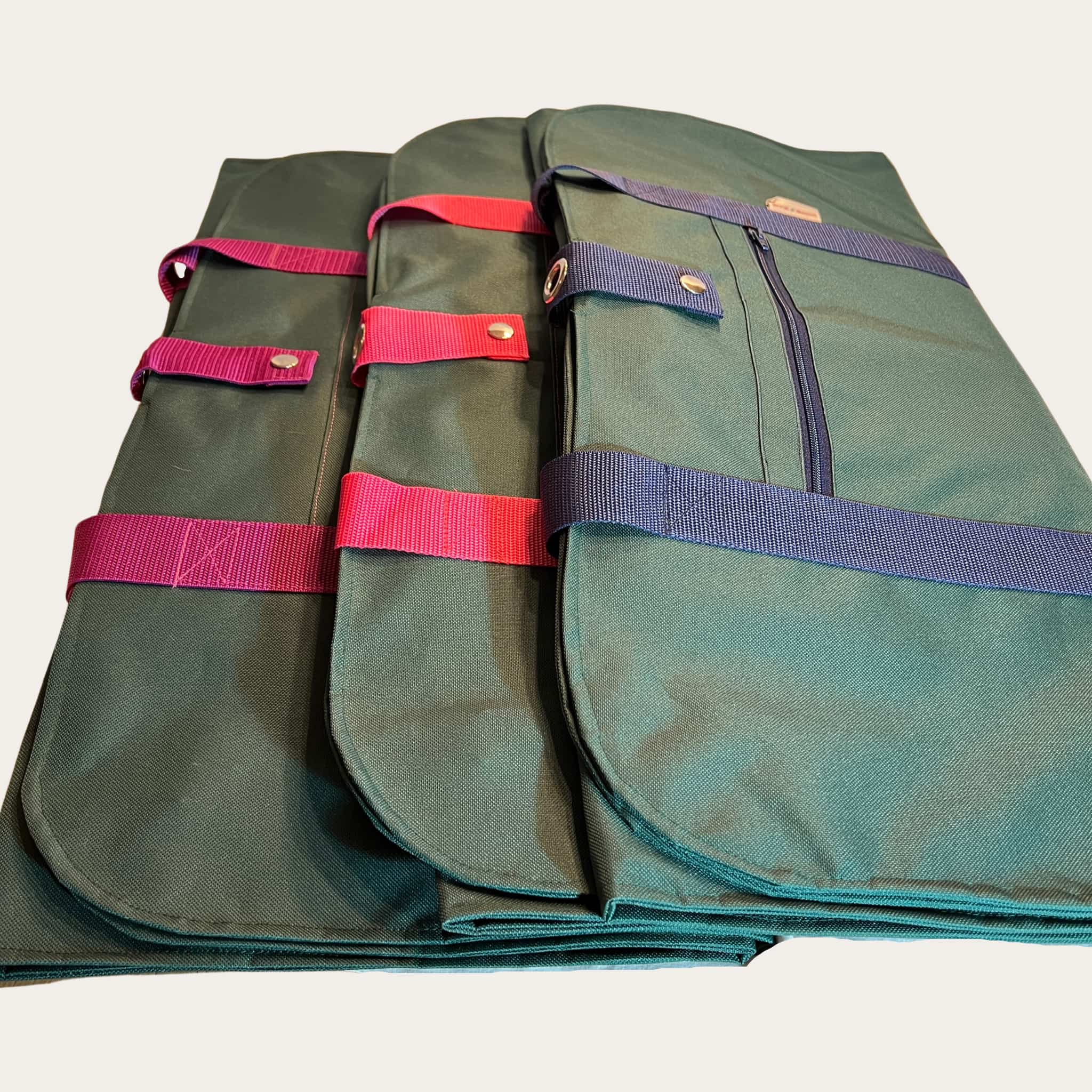 Kleidersack in dk.grün