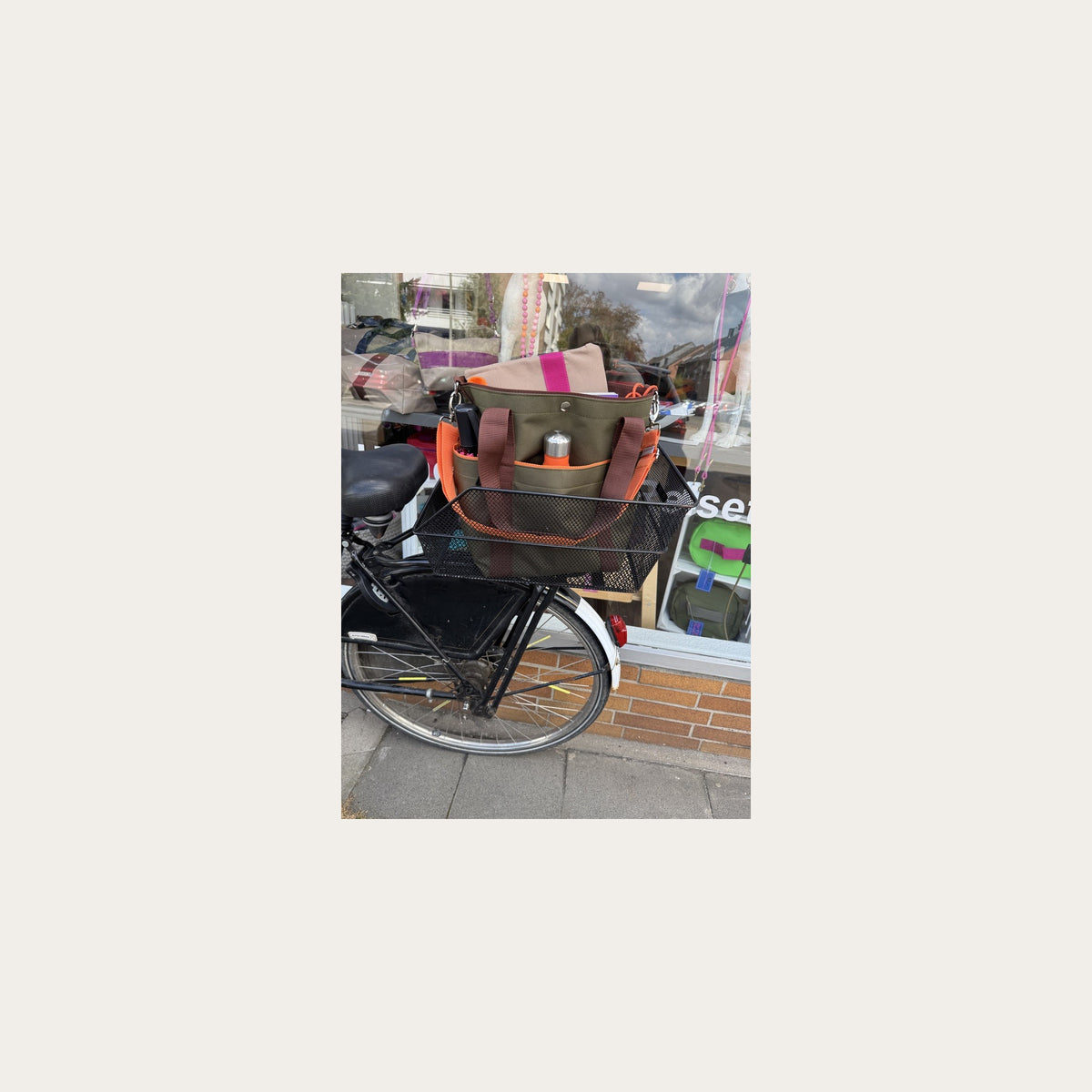 Horsebag auf dem Fahrrad im Größenvergleich